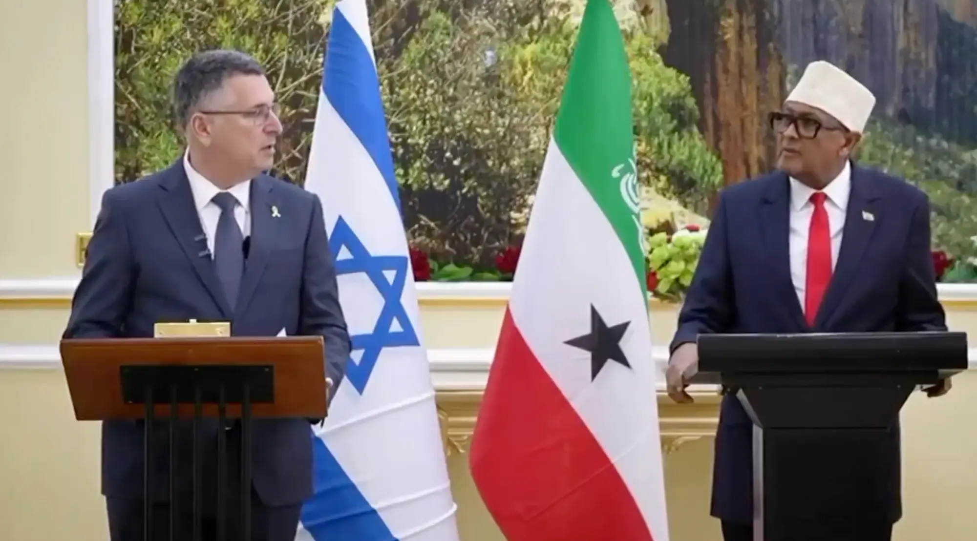 Israeli Foreign Minister Gideon Saar and Somaliland President Abdirahman Mohamed Abdullahi 